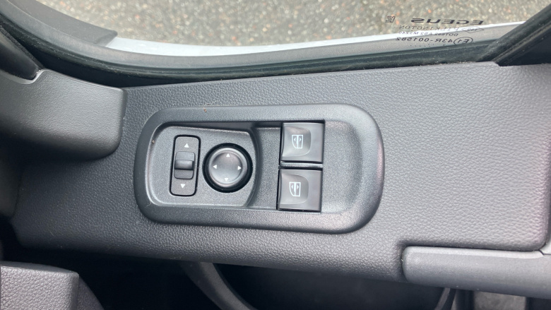 Renault Master Mwb Diesel Fwd MM35dCi 135 Business+ Medium Roof Van